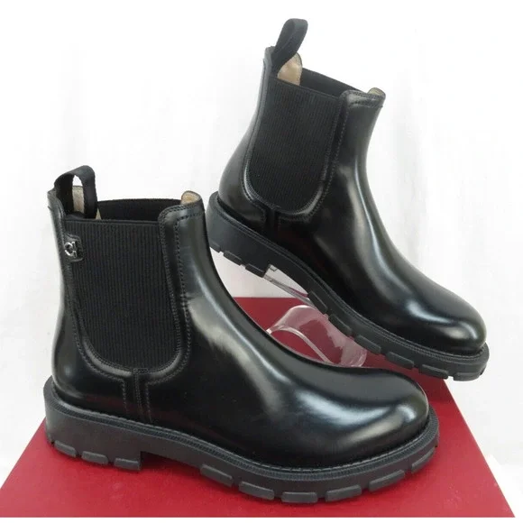 NIB FERRAGAMO IAGO BLACK LEATHER GANCINI LOGO PULL CHELSEA ANKLE BOOTS 10 E